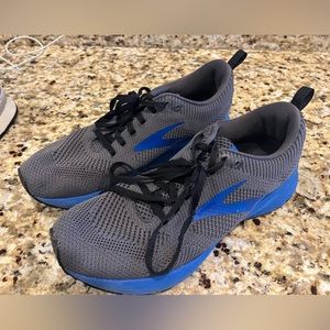 Running shoe bundle: 1 pair Brooks, 1 pair Altra trail, 1 pair New Balance 574’s